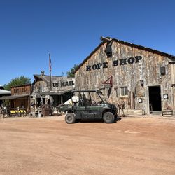 Fort Hays & Mount Rushmore Tours - Town