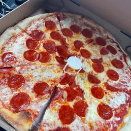 Large 16" pepperoni pizza