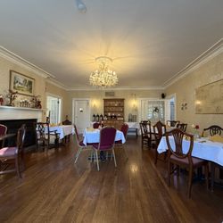 Four Chimneys Inn - Dining room