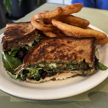 Lulu's on Main - Bars Near Me - Sylva, North Carolina