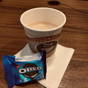 KLM Crown Lounge - Coffee and 'cookies' - Airport Lounges Near Me - Houston, Texas KLM Crown Lounge - Coffee and 'cookies' - Airport Lounges Near Me - Houston, Texas