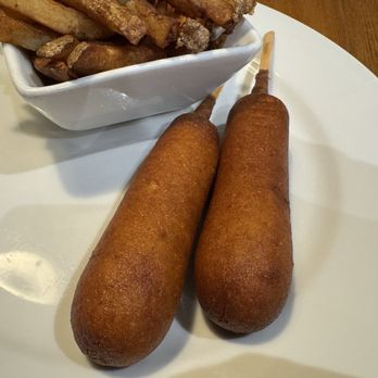 Restaurant Poutineville Saint-Roch - Pogos! (Corn dogs) - Burgers Near Me - Quebec City, Quebec Restaurant Poutineville Saint-Roch - Pogos! (Corn dogs) - Burgers Near Me - Quebec City, Quebec