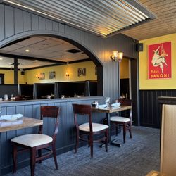 Cafe Pesto's - Inside