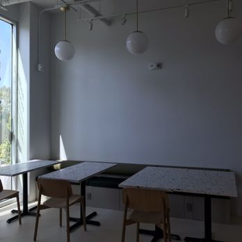 MESH Space - Cowork Lounge - A welcoming spot to chit chat with friends. - Shared Office Spaces Near Me - Redondo Beach, California MESH Space - Cowork Lounge - A welcoming spot to chit chat with friends. - Shared Office Spaces Near Me - Redondo Beach, California