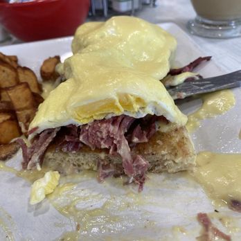 Anna's House - Okemos - Corned beef made in-house - Breakfast & Brunch Near Me - Okemos, Michigan Anna's House - Okemos - Corned beef made in-house - Breakfast & Brunch Near Me - Okemos, Michigan