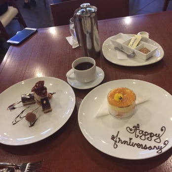 MW Restaurant - Desserts and Kau coffee were delish - New American Near Me - Honolulu, Hawaii