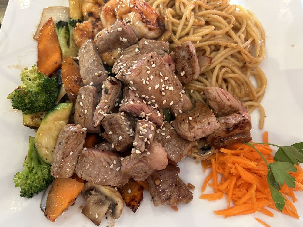 HIRO SUSHI & HIBACHI Updated September 2024 17 Photos 820 Grand