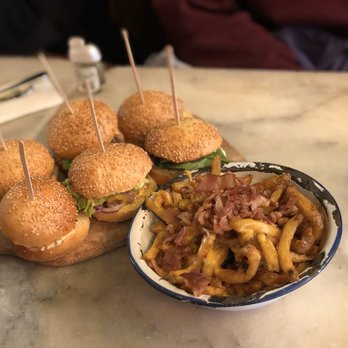 Mamie Burger - Burger sampler and crispy fries - Burgers Near Me - Paris, 75 Mamie Burger - Burger sampler and crispy fries - Burgers Near Me - Paris, 75