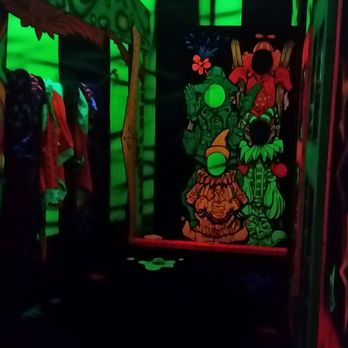 Blindshot Barnaby's Circus Golf - Cut outs for your face but no one's face shows up in the pic - Mini Golf Near Me - Gatlinburg, Tennessee Blindshot Barnaby's Circus Golf - Cut outs for your face but no one's face shows up in the pic - Mini Golf Near Me - Gatlinburg, Tennessee