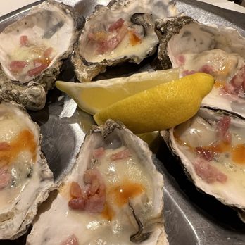 Mussel Inn - Grilled oysters with cheese and bacon - Seafood Near Me - Edinburgh, EDH Mussel Inn - Grilled oysters with cheese and bacon - Seafood Near Me - Edinburgh, EDH