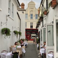 1909 Restaurant and Wine Bar - Dining al fresco in a cute alleyway and the servers were excellent!