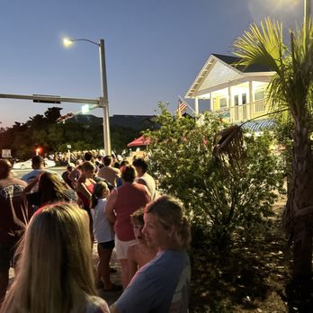 Blue Mountain Beach Creamery - Long long lines to get some goodies!!! - Ice Cream & Frozen Yogurt Near Me - Santa Rosa Beach, Florida Blue Mountain Beach Creamery - Long long lines to get some goodies!!! - Ice Cream & Frozen Yogurt Near Me - Santa Rosa Beach, Florida
