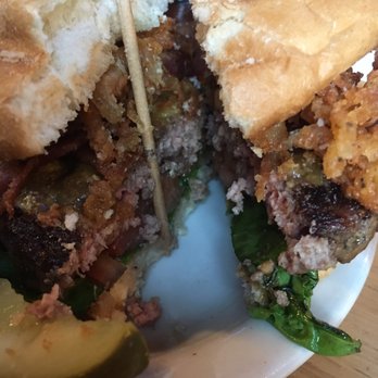 Everybody’s Brewing - Delicious burger guts - Breweries Near Me - Battle Ground, Washington