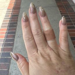My hands have eczema on them, and they were super kind and it did not bother them. Thank you so much Sarah for doing my mani! My hands have eczema on them, and they were super kind and it did not bother them. Thank you so much Sarah for doing my mani!