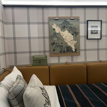 Moxy Banff - Hotels Near Me - Banff, Alberta