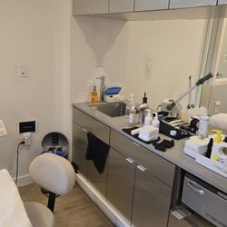 Silver Mirror Facial Bar - Dupont Circle - Therapist's tools and supplies