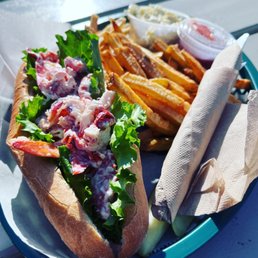 Lobster roll w/fries, slaw, and pickle