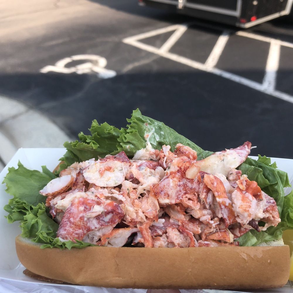 Hale Yeah Kitchen - Cold lobster roll - Food Trucks Near Me