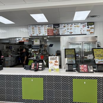 Del Taco - Walk up counter - Mexican Near Me - Tallahassee, Florida