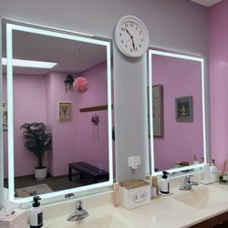 Drip Hot Yoga & Fitness - Women's lounge.