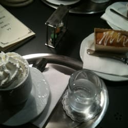 Chez Marinette - Chocolat chaud avec chantilly maison et cake fondant à l'orange