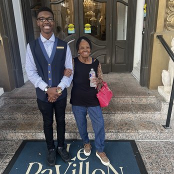 Le Pavillon Hotel - Entrance - Hotels Near Me - New Orleans, Louisiana Le Pavillon Hotel - Entrance - Hotels Near Me - New Orleans, Louisiana