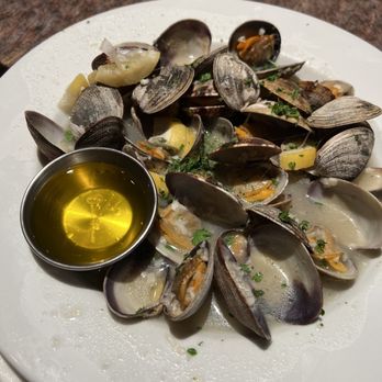 Anthony's Bell Street Diner - Steam clams - Seafood Near Me - Seattle, Washington