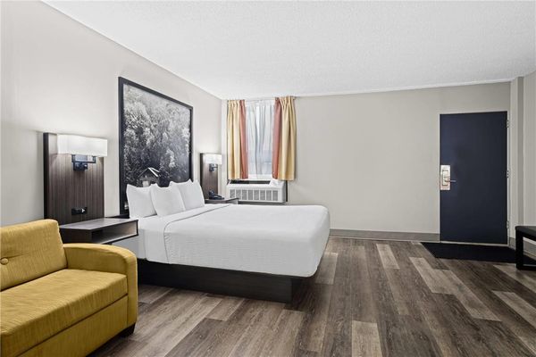 Super 8 by Wyndham Thunder Bay by null