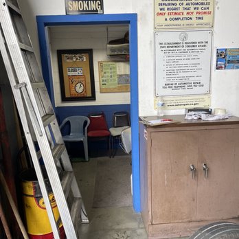 Bob's Wheel & Alignment - Waiting room - Tires Near Me - Chatsworth, California Bob's Wheel & Alignment - Waiting room - Tires Near Me - Chatsworth, California