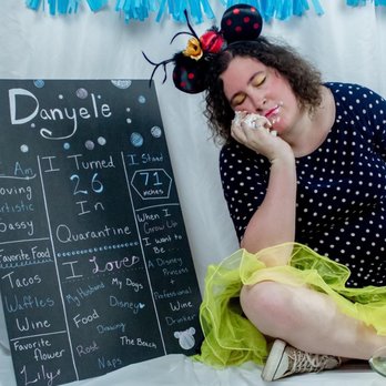 Renee Rose Photography - Cake Smash photo - Boudoir Photography Near Me Renee Rose Photography - Cake Smash photo - Boudoir Photography Near Me