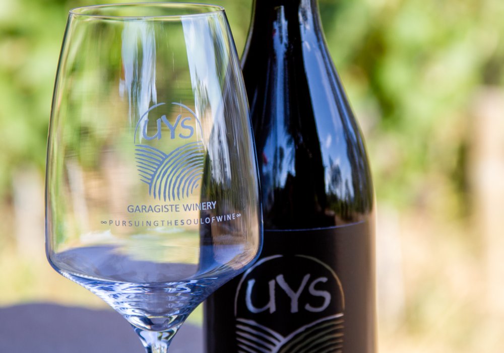 Uys Garagiste Vineyard and Winery Logo