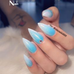 Chic Nails