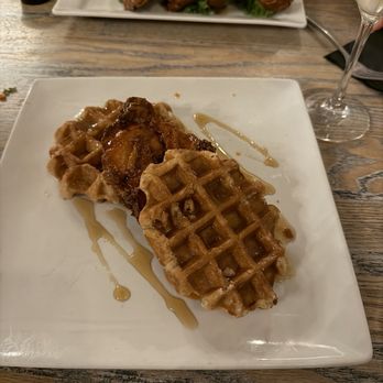 Union Straw - Chicken and Waffleswaffles - New American Near Me - Foxborough, Massachusetts