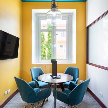 The Landmark - The Huddle Room- meeting room with capacity of 4 individuals. - Shared Office Spaces Near Me - San Juan, Puerto Rico
