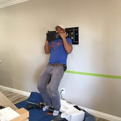 Comm Plus Computer & Home Theater Services - Chab Hanging on the tv mount - no need to worry about TV being stable