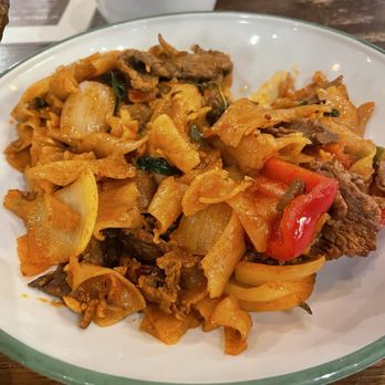 Kin Long Beach - Drunken Noodles - Thai Near Me - Long Beach, California Kin Long Beach - Drunken Noodles - Thai Near Me - Long Beach, California