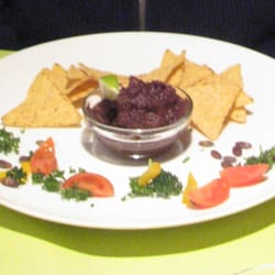 Veggies On Fire - Voorgerecht: tortillachips met bonenpasta