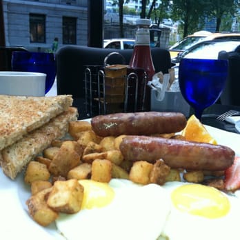 Bellagio Cafe - Sitting outside - Italian Near Me - Vancouver, British Columbia