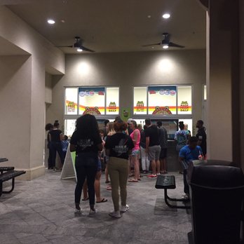 Jeremiah's Italian Ice - Busy Friday night - Desserts Near Me - Windermere, Florida