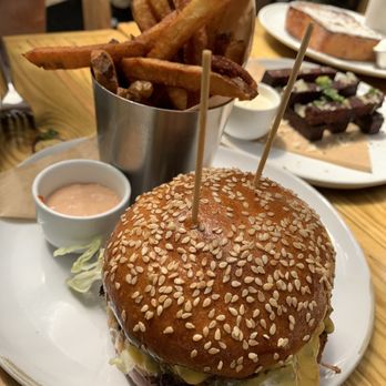 Ariete - Burger - New American Near Me - Miami, Florida