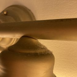 Photo of Maid VIP - Thousand Oaks, CA, US. Bathroom lights