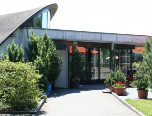 RESTAURANT TENNIS CHUGELE - Flughafenstrasse 38, Grenchen, Solothurn ...