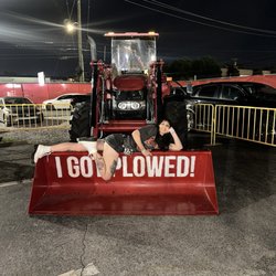 Off The Wagon Tours - Nashville Party Wagon - Pregame area for photos