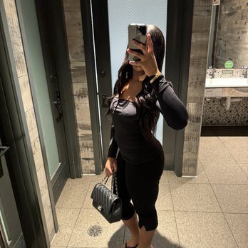 True Food Kitchen - fit check in the bathroom - Vegetarian Near Me - Plano, Texas