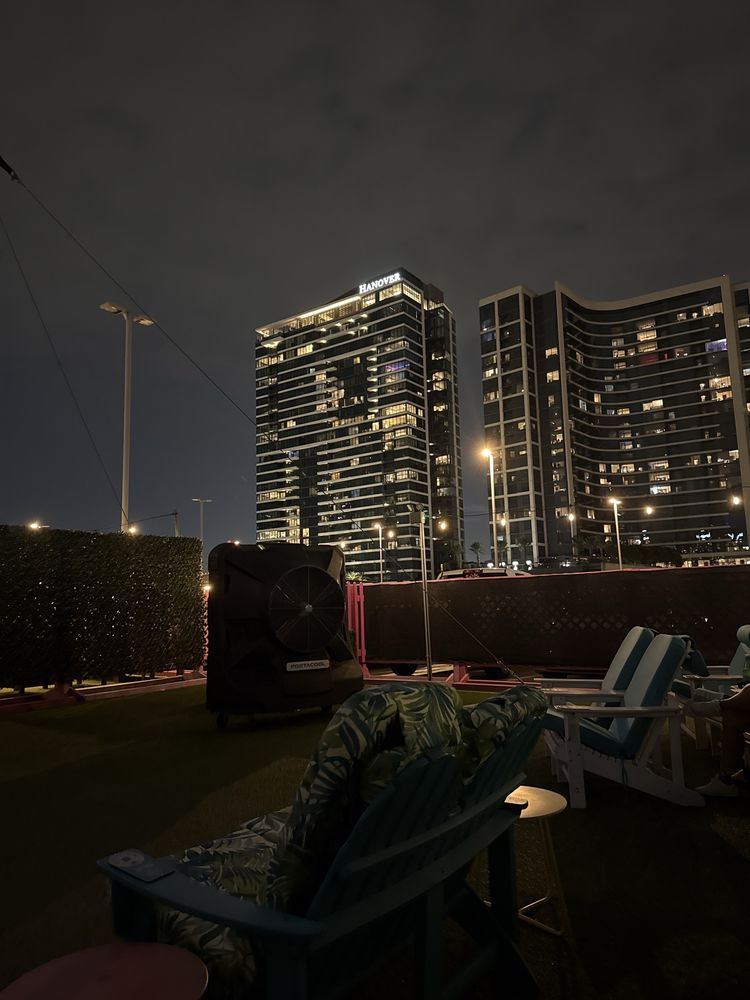 Two Tones Dueling Piano Bar