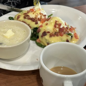Texas Cafe Diner - Avocado Benedict - Breakfast & Brunch Near Me - Commerce, Texas