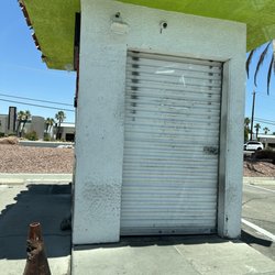 Smog Busters - Closed despite hours on both the building and online saying it's open