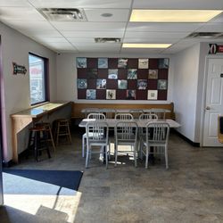 Roscoe's Tacos - Half of the dining area