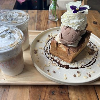 Coche Valley Dessert Cafe - Banana Nutella - Desserts Near Me - Seattle, Washington Coche Valley Dessert Cafe - Banana Nutella - Desserts Near Me - Seattle, Washington