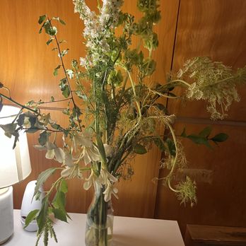 Rose's Cafe - Scraggly flowers - Italian Near Me - San Francisco, California